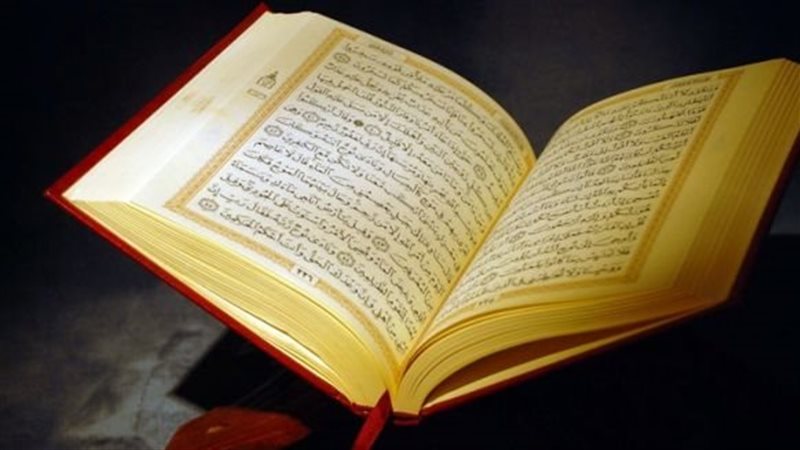 حكم قراءة القرآن