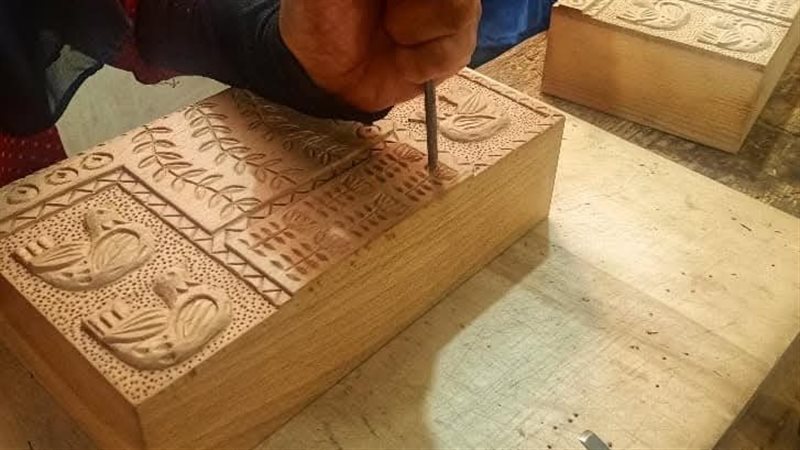 سيدات قنا في مصنع