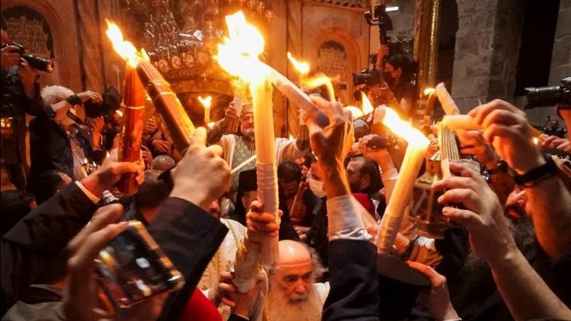 ظهور النور المقدس
