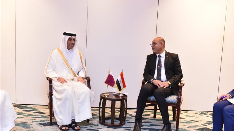 وزير العمل مع نظيره