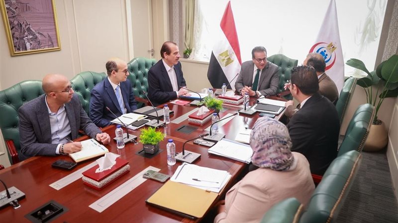 وزير الصحة خلال إجتماع
