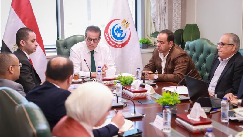 وزير الصحة مع المجالس