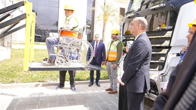 بتوجيهات رئاسية.. وزير العمل يطلق 4 وحدات تدريب متنقلة لخدمة ذوي الهمم
