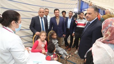 محافظ الشرقيه يشهد فعاليات القافلة الطبية المجانية بمركز شباب بردين 