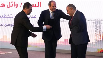 القومي لذوي الإعاقة يفخر بتكريم الرئيس السيسي أحد أبنائه في عيد العمال