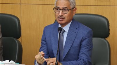 محافظ بني سويف : عمال مصر نموذج مُشرف في الالتزام والمسؤولية