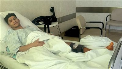إسلام عيسي يخضع لعملية جراحية في ألمانيا .. وجهاز المنتخب يطمئن عليه