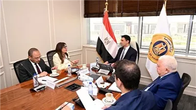وزير الصناعة يبحث مع «طاقة عربية» التوسع في الطاقة الخضراء وشحن السيارات