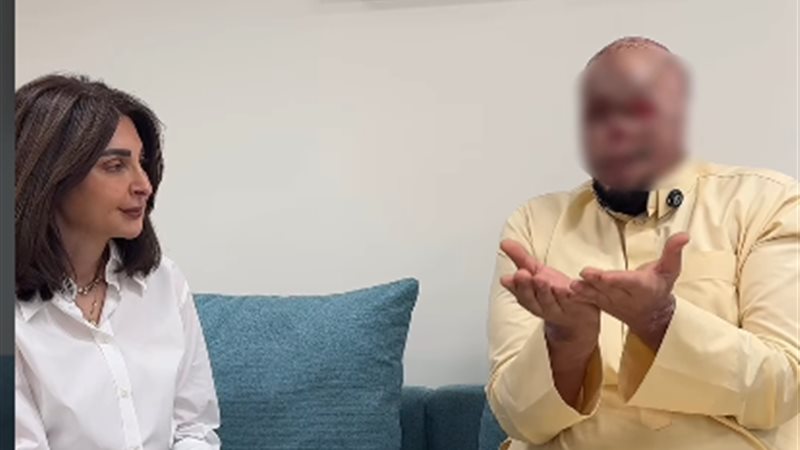 هبة السويدي مع شخص