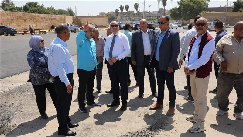 محافظ القاهرة خلال