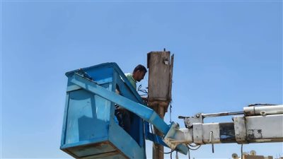 استمرار تطوير حديقة الغريب ورفع كفاءة الإنارة بطريق بورتوفيق في السويس