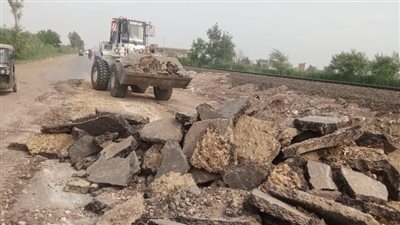 محافظ الغربية يتابع انطلاق أعمال رصف طريق قطور – سجين ضمن الخطة الاستثمارية