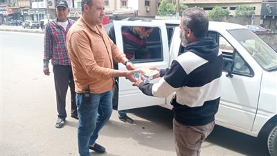 لفتة انسانية.. محافظ الشرقية يوجه بتوفير مشروبات مبردة لعمال النظافة 