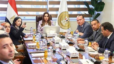 وزيرة التنمية ومحافظ البحيرة يعقدان اجتماعا لخطة تطوير رشيد وتعزيز التنمية 