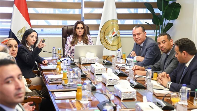وزيرة التنمية ومحافظ
