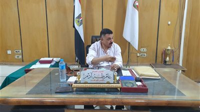 رئيس مدينة جهينة يعقد اجتماعًا لمتابعة الصرف الصحي بالمناطق المحرومة