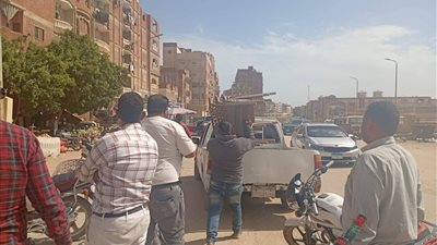 حملة مكبرة لرفع الاشغالات وتحسين النظافة بشارعي الباسل وبورسعيد بالسويس 