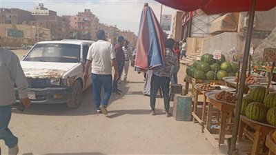 حملات مكثفة لرفع الإشغالات بحي الجناين في السويس وإعادة الانضباط للشارع