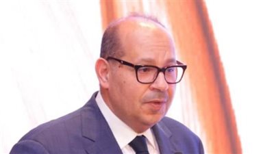 إدريس يتفرغ للاتحاد الدولي والأولمبية ويعتذر عن اتحاد السباحة