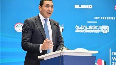 وزير الشباب والرياضة يفتتح بطولة العالم لرفع الأثقال للناشئين والناشئات