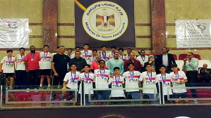 طائرة الزمالك تحت