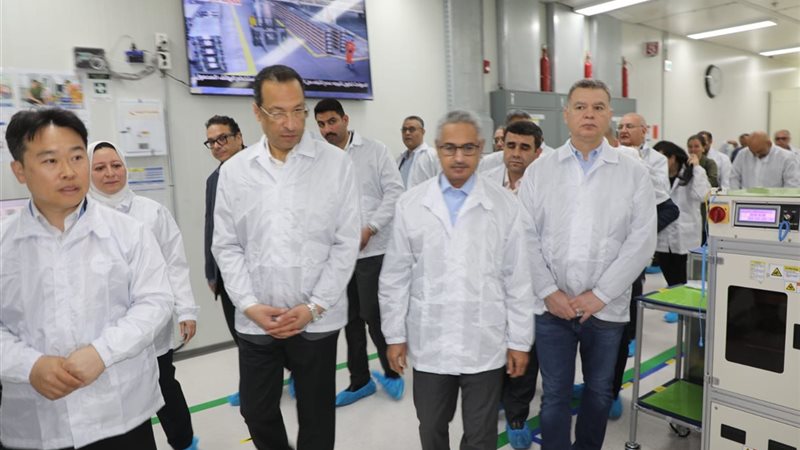 محافظ بنى سويف ووزير