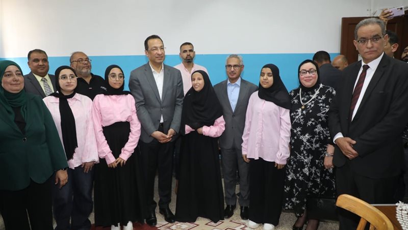محافظ بنى سويف ووزير