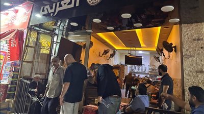 محافظ الجيزة يقود حملات غلق للمقاهي المخالفة ويكلف بتكثيف النظافة بالأحياء