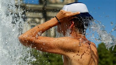 دراسة تحذر: الحرارة الشديدة والبرد القارس يزيدان خطر أمراض القلب والدماغ