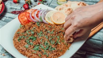     أكلة سريعة ولذيذة طريقة عمل اللحم المفروم بالصينية خطوة بخطوة