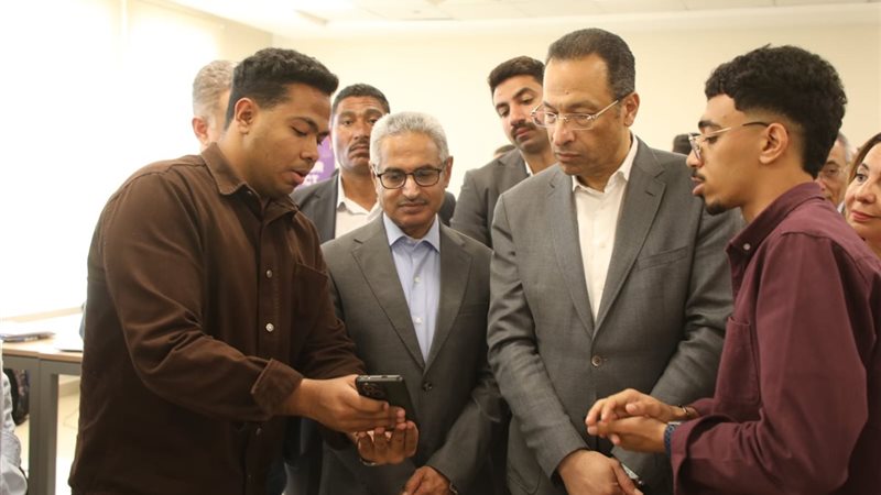 محافظ بنى سويف ووزير