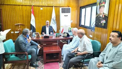 الفولى يلتقي أولياء أمور لحل المشكلات ويشهد اجتماع التغذية بتعليم بنى سويف 