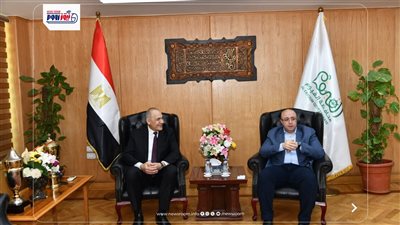 محافظ الفيوم ورئيس الجهاز التنفيذي لتعليم الكبار يبحثان آليات تعزيز التعاون 