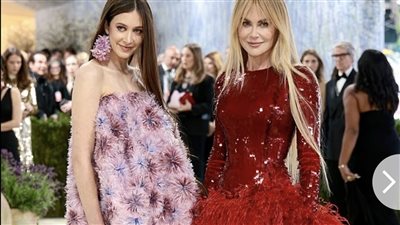 نسخة منها..نيكول كيدمان وابنتها صنداي روز يخطفان الأنظار في ميت جالا