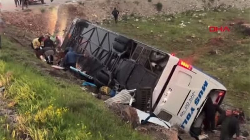 حادث انقلاب حافلة