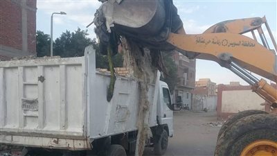حملات مكثفة بحي فيصل: تطوير الإنارة العامة وإزالة الإشغالات لتحقيق الانضباط 