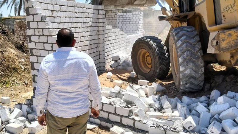 حملات إزالة في البحيرة