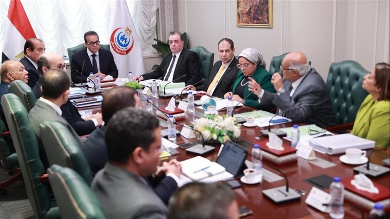 اجتماع وزير الصحة