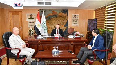 محافظ الفيوم يبحث مع شركة «دراكسلماير الألمانية» إنشاء مصنع لضفائر السيارات