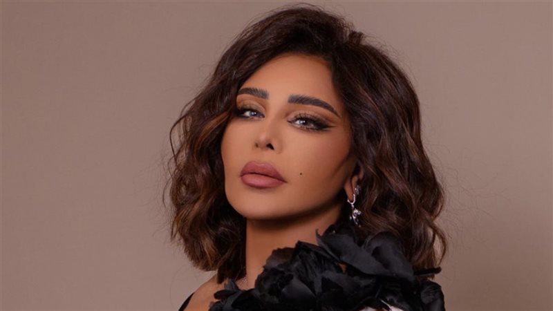 المطربة أحلام