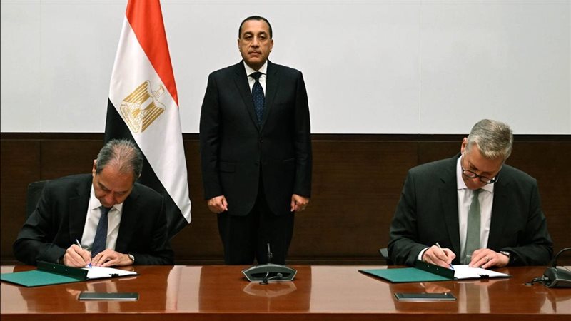 جانب من توقيع الاتفاقية