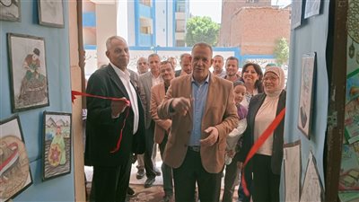 وكيل التعليم بأسيوط يفتتح معرض 