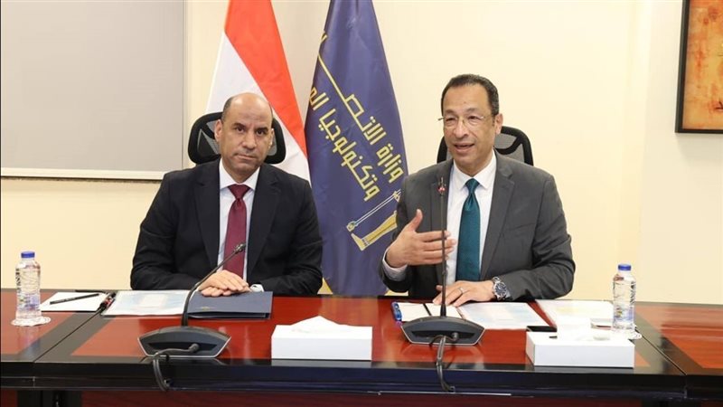 وزيرا العمل والاتصالات