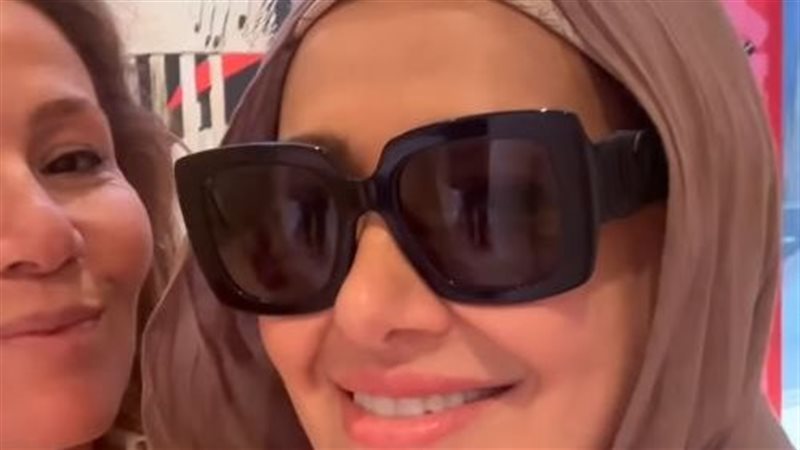 حلا شيحة وشقيقتها