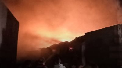 السيطرة على حريق هائل داخل مصنع قطن بالمحلة الكبرى.. والدفع بـ9 سيارات إطفاء