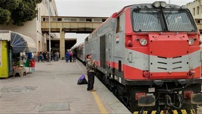 الفرامل جديدة.. مصدر بالسكة الحديد يوضح أسباب وجود رائحة داخل قطار الصعيد
