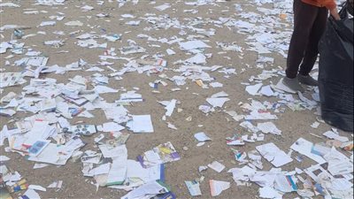 خبير تربوي يحذر من تمزيق الكتب المدرسية قبل الامتحانات: سلوك يعكس ضغوطًا نفسية