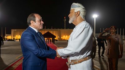 سلطان عمان يودع الرئيس السيسي عائدا إلى أرض الوطن            