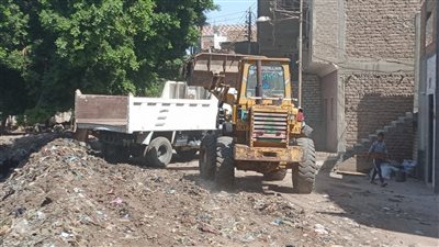 محافظ أسيوط: رفع 200 طن مخلفات وتراكمات نواتج تطهير ترعة بني قرة بالقوصية 