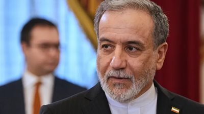 إيران: لا نرضخ للضغوط وندين الهجوم الأمريكي قرب مضيق هرمز